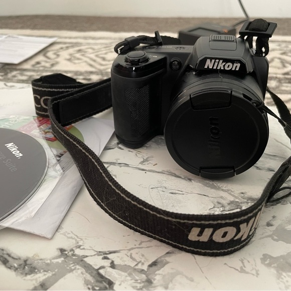 Nikon Coolpix L105 with case!